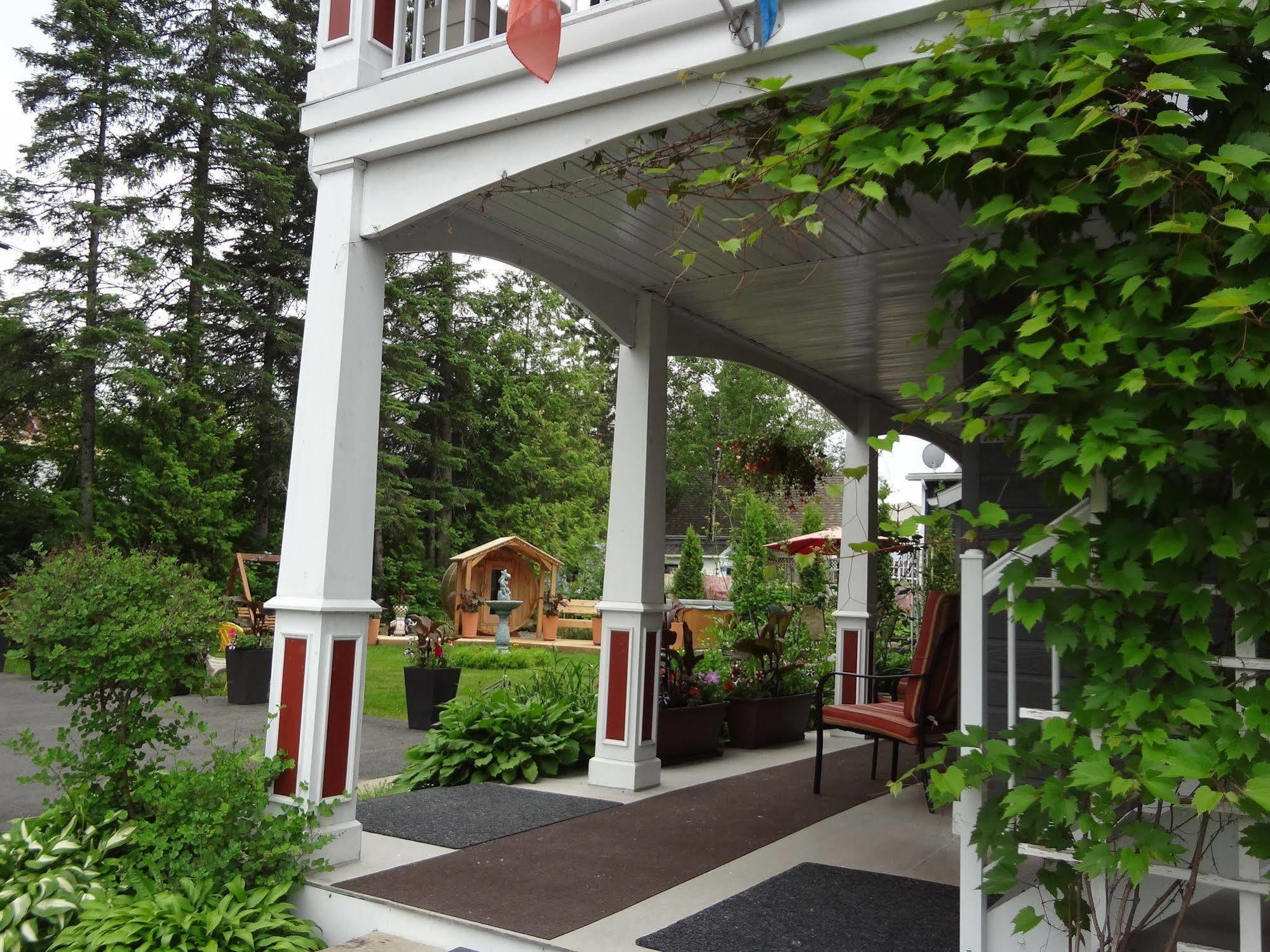 Hotel Saint-Donat Exterior photo